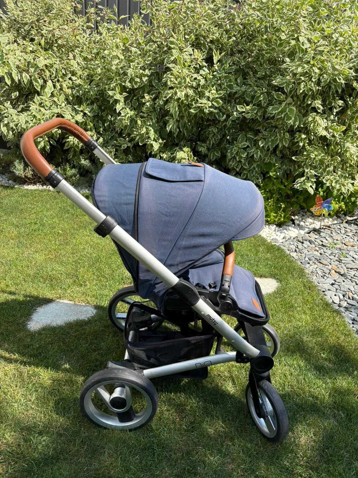 Vand Carucior Mutsy Nio cu adaptori scoica Cybex