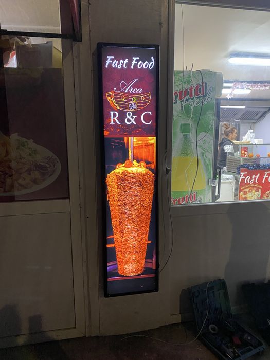 Reclame -casete luminoase-litere volumetrice -panouri publicitare -