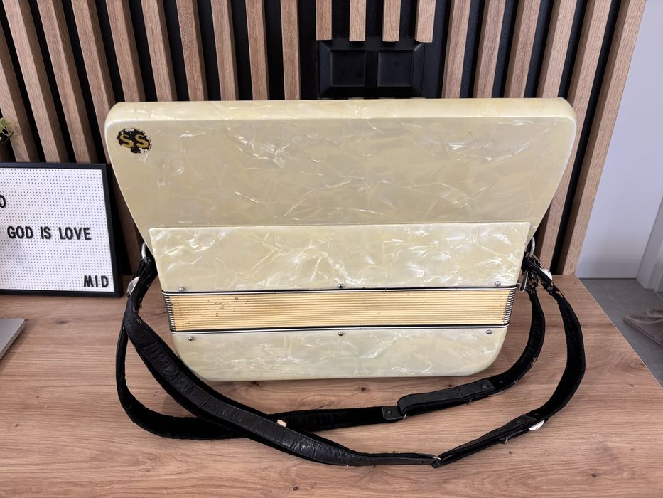 Vand acordeon Italian Septimio Soprani cu 48 de basi
