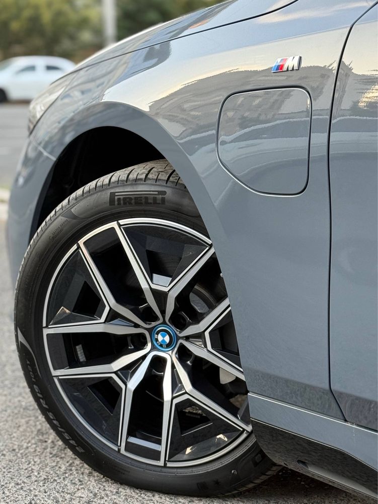 BMW i5 eDrive 35L