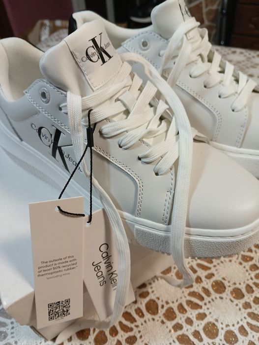 Vând adidași CK,38
