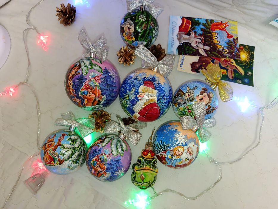 Новогодние шарики на ёлку