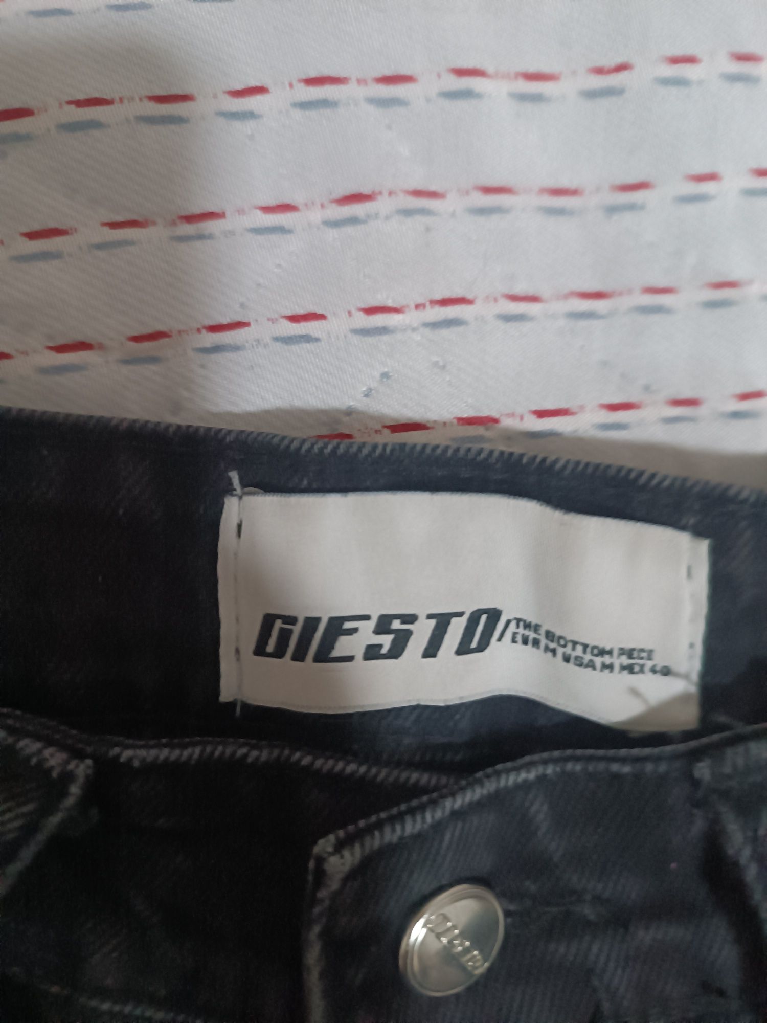 Продаю широкие джинсы  Giesto по всем вопросам в ТГ:xd118