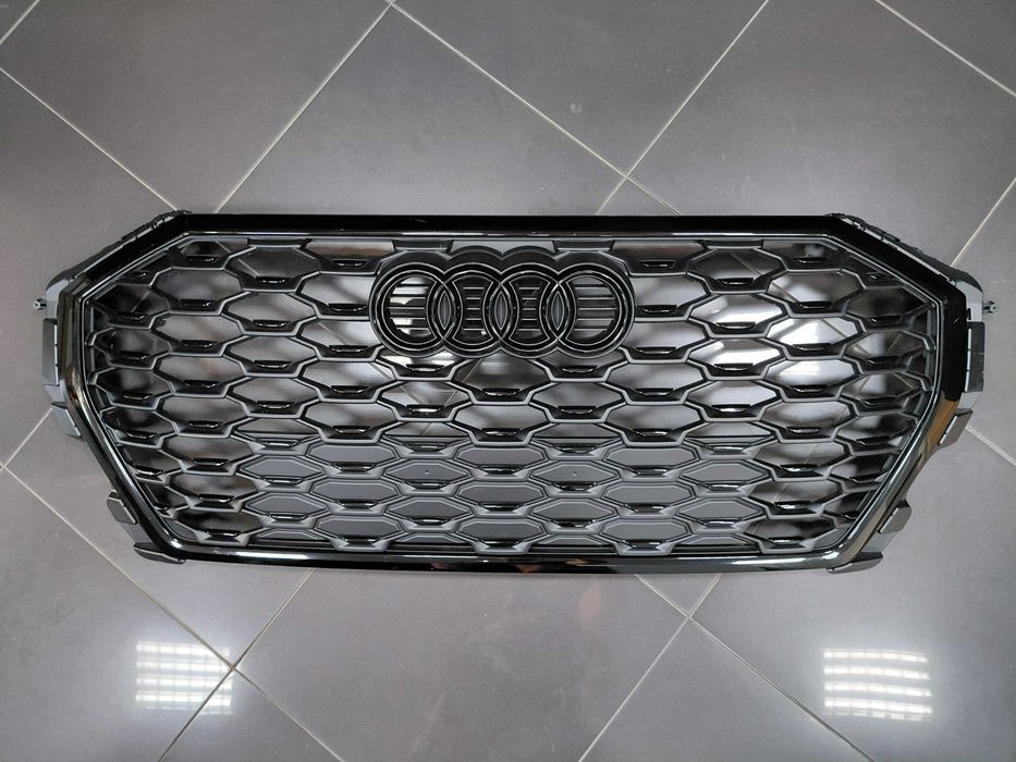 83F853651B Нова S Line решетка Audi Q3 83F 2018-