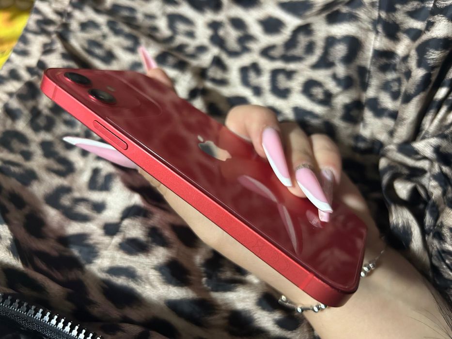Iphone 12 red, baterie 73%
