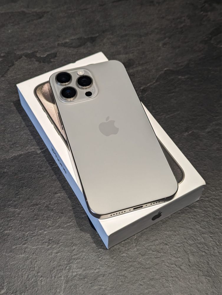iPhone 15 Pro Max 256 Full Box + Incarcator + Cablu + Husa piele
