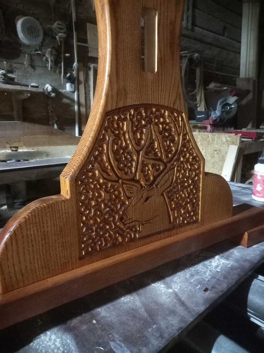 Masa cu scaune sculptate