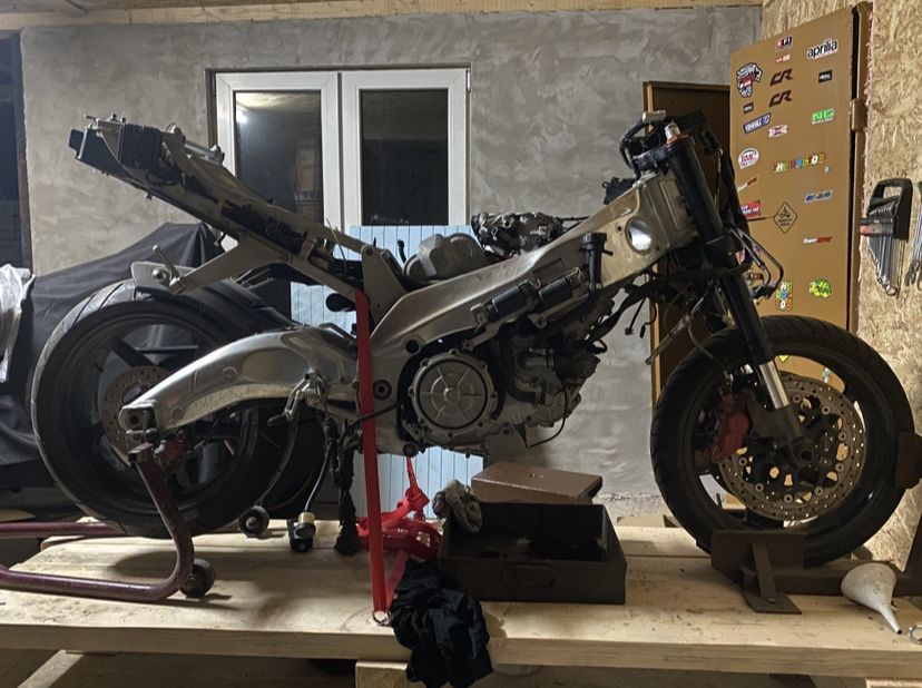 Piese aprilia rsv 1000 mille(etv1000 caponord,falco,futura)