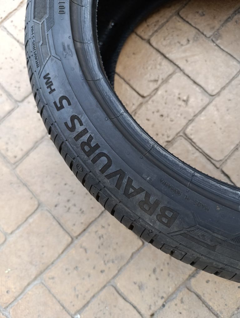 Летни гуми BARUM 255/40/19 dot 2023