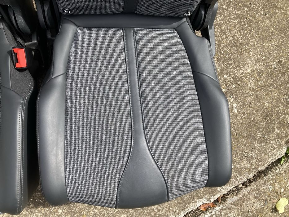 Седалки Пежо Peugeot 5008