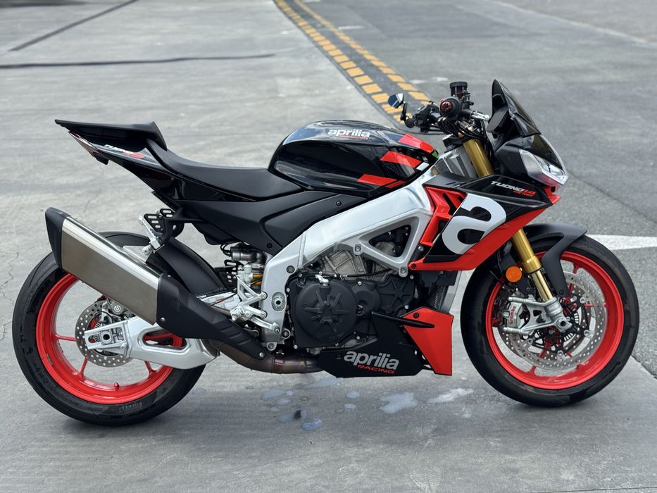 Aprilia Tuono V4 Factory 1100 Superpole 2021