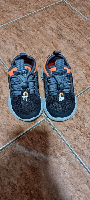 Adidasi Skechers