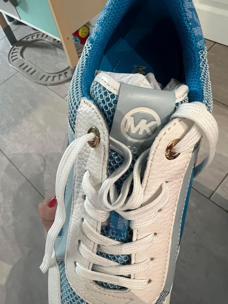 Vand adidasi michael kors superbi! Noi, originali!