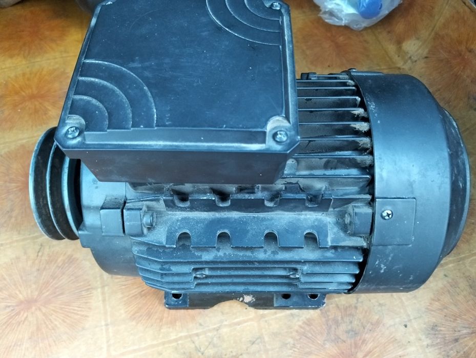 Motor electric trifazat