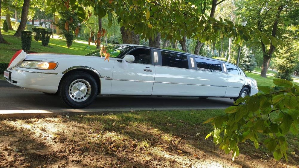 Lincoln Town Car Limuzina Pret fix