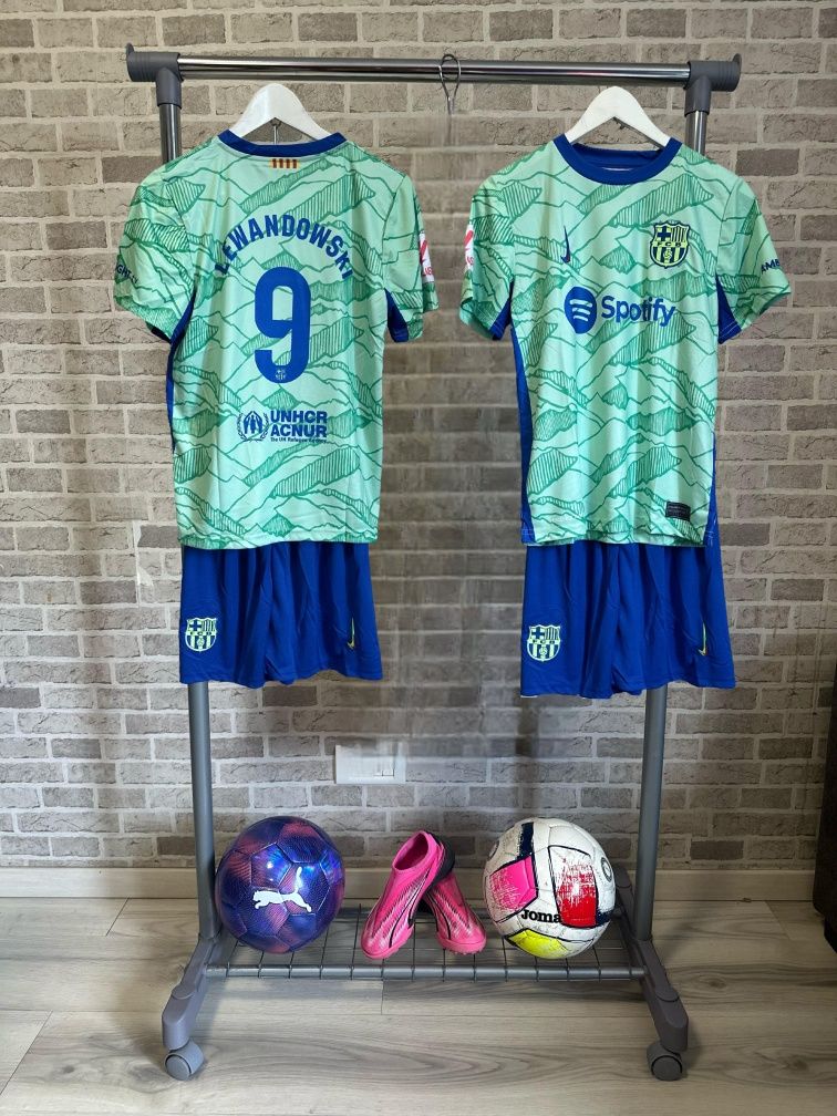 Echipamente sport fotbal pentru copii 5-12 ani – NOI

Vând echipamente