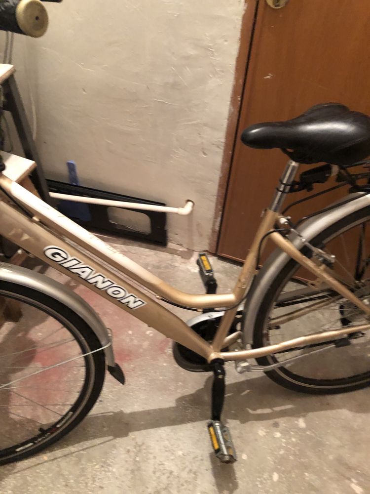 Vand bicicleta de dama sau barbat