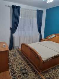 Inchiriez apartament cu 3 camere , micro 11, langa Catedrala