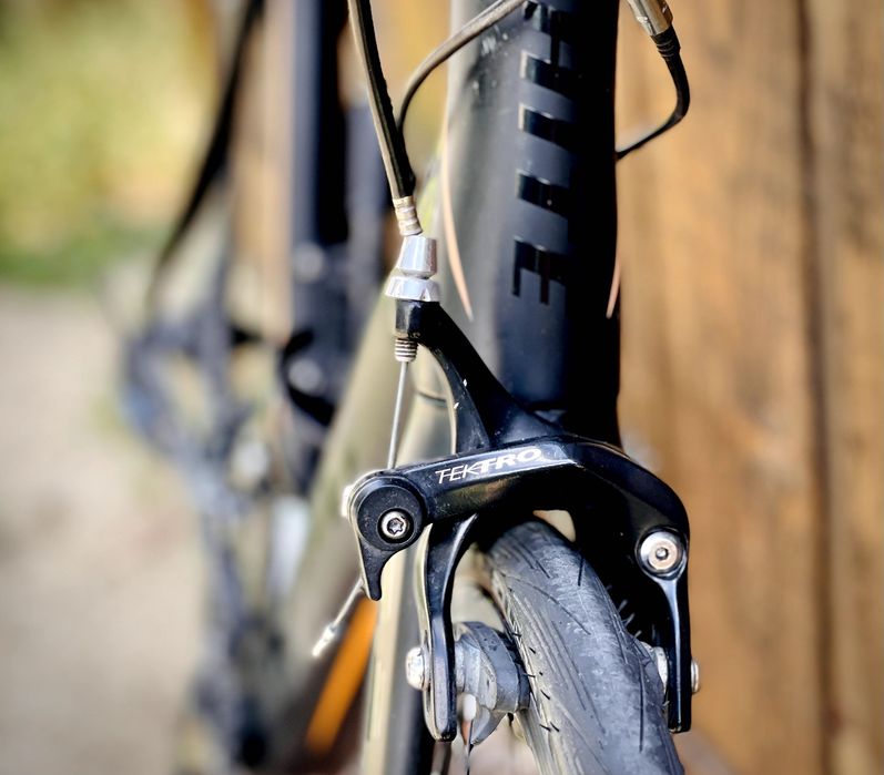 Cursieră White RR Carbon Lite (full carbon) Roti pe 28″
