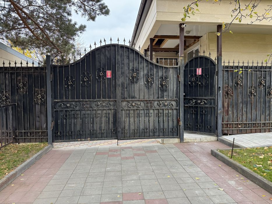 Продам ворота   И калитку, б/у кованные