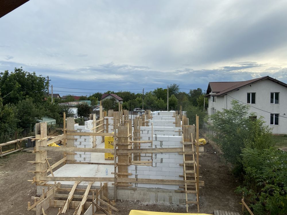 Construim case la rosu si la cheie