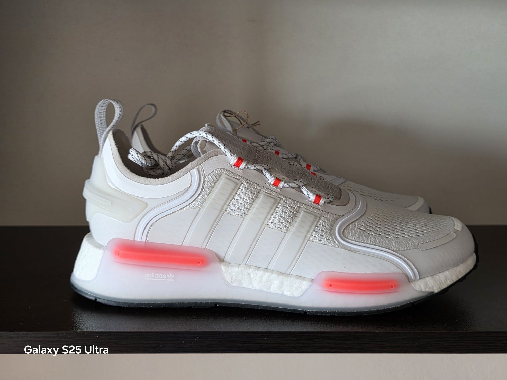 adidas NMD_R1 V3 / 44номер 28см Стелка