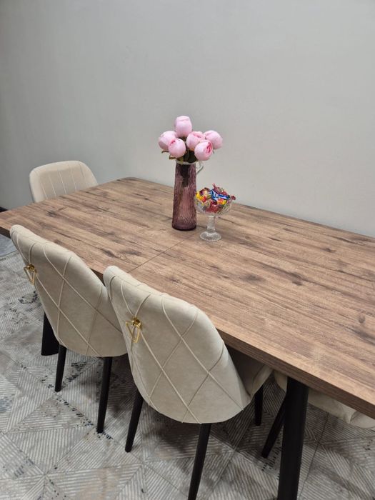 Продается стол со стульями