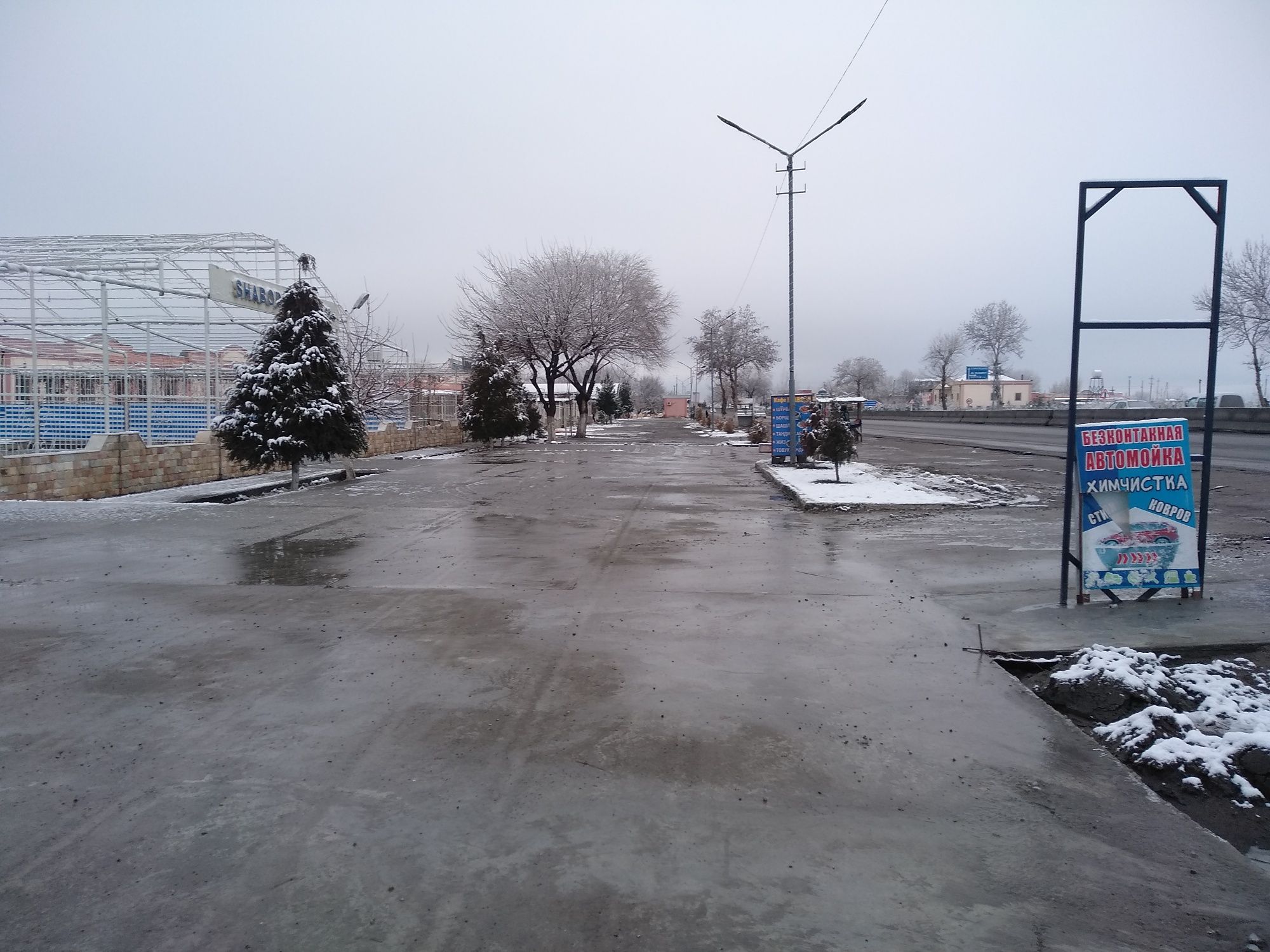 Jomboyda Samarqand- Toshkent trassada joylashgan bino sotiladi