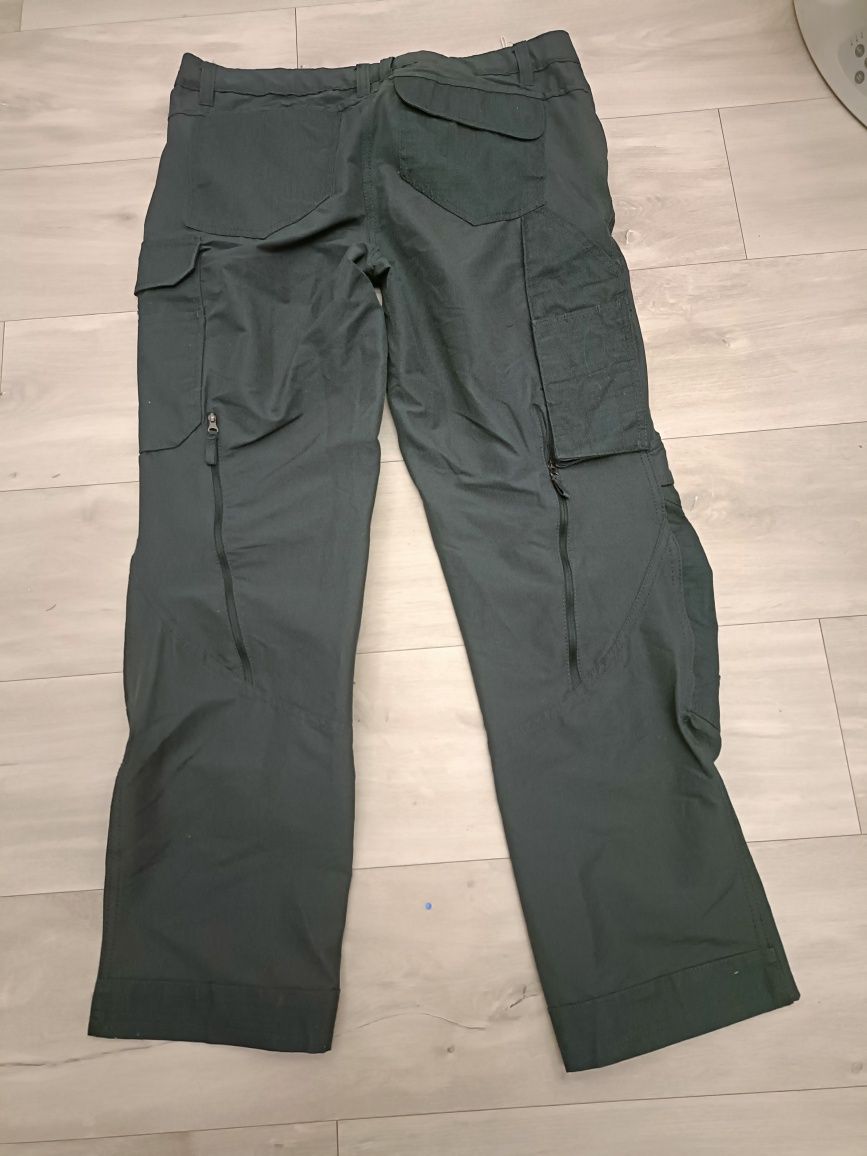 Pantaloni Tactici Cargo M/38
Pantalonii sunt noi
- Mărime: S-