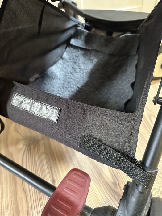 Carucior sport Lionelo Julie One foarte practic se pliaza ca o geanta