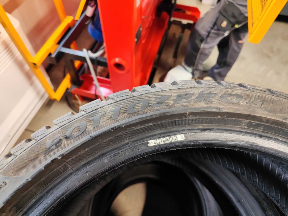 4бр.зимни гуми 225/40/18 Pirelli