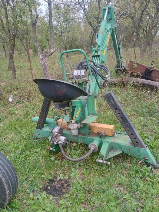 Vând brat in tiranți pentru escvat după tractor