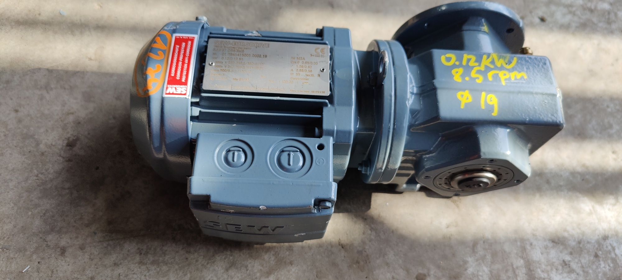 Motor electric trifazat cu reductor, 0.12kW, 8rpm, 380V
