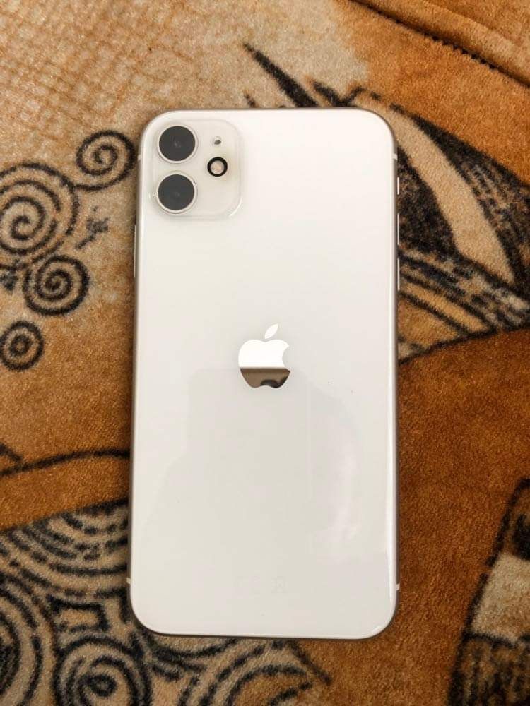 Iphone 11 бял