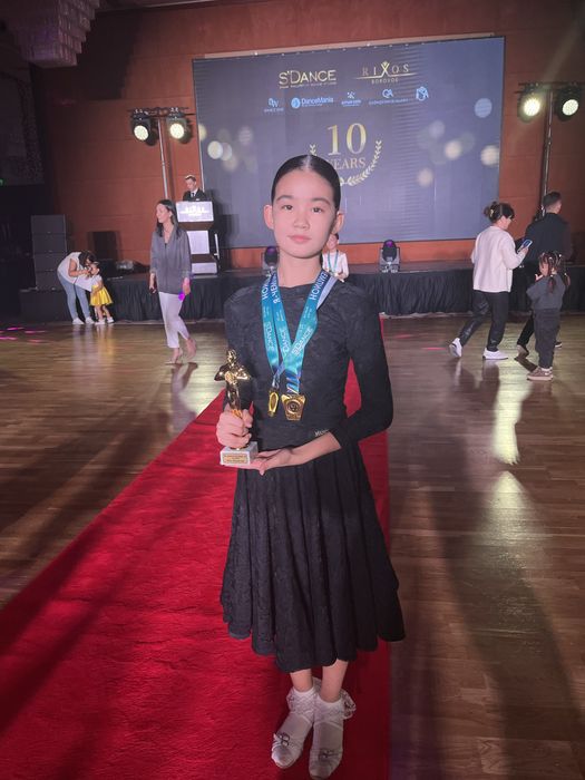 Костюм для спортивно-бальных танцев