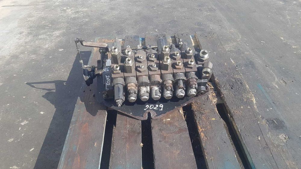 Distribuitor hidraulic spate buldoexcavator JCB 3CX , JCB 4CX