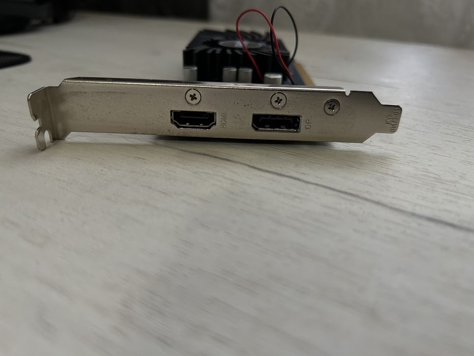 Procesor i3 8100, 3.6ghz+ GT1030 Asus
