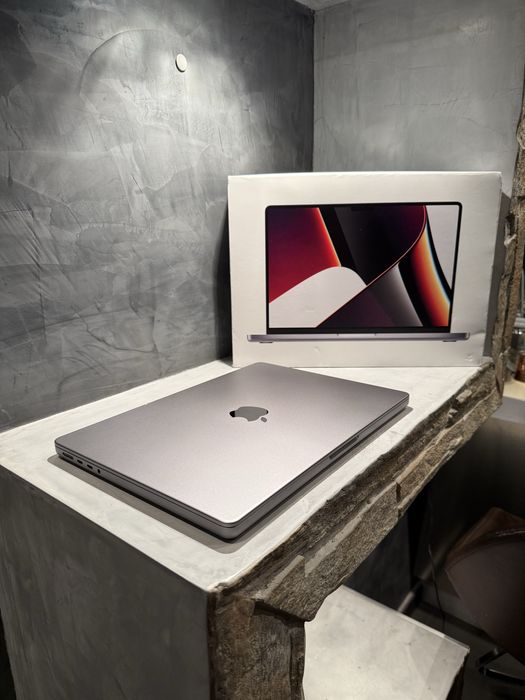 КАТО ЧИСТО НОВ Macbook Pro M1 Pro 14" 512 GB, 16 RAM