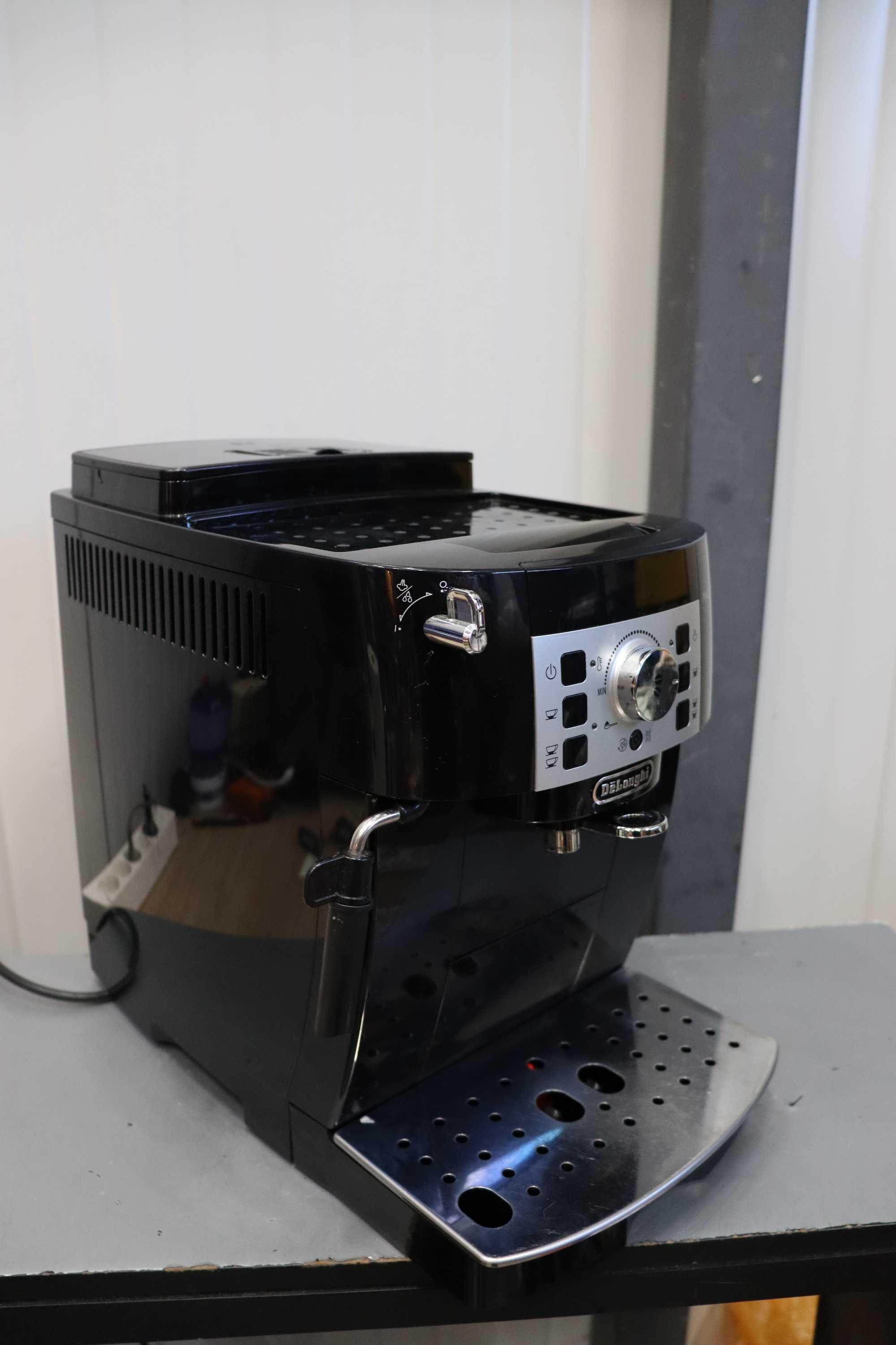 De'Longhi Magnifica S ECAM 22.110 автоматична кафемашина с разпенител