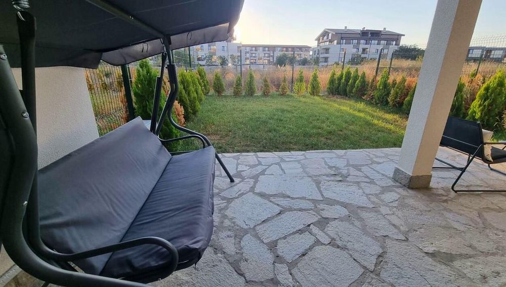 Дава се под наем Двустаен апартамент в Бургас, Сарафово - 75 кв.м за 714 € - Снимка #1