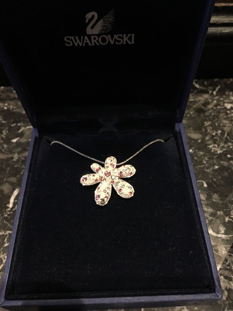 Swarovski колие в нежно розово