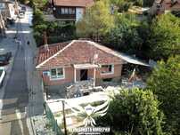 Продавам малка къща с 122РЗП и 800кв. двор в гр.Куклен