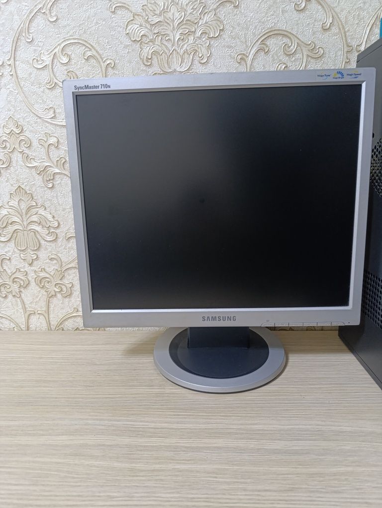 Срочно продам компьютер+стол