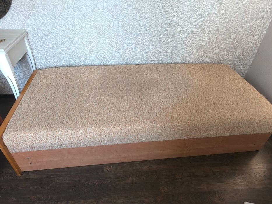 Кровать- тахта ,подростковый диван
