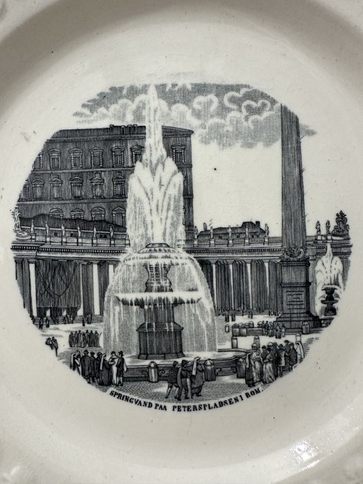 Farfurie decorativă anii 1877-1910 cu Piața Sf. Petru, Roma