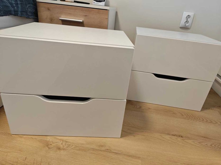 Комплект стилни бели нощни шкафчета