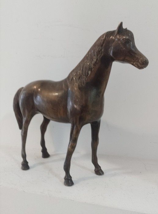 Sculptura cal realizat din bronz masiv,piesa cu o lucrătură deosebita,