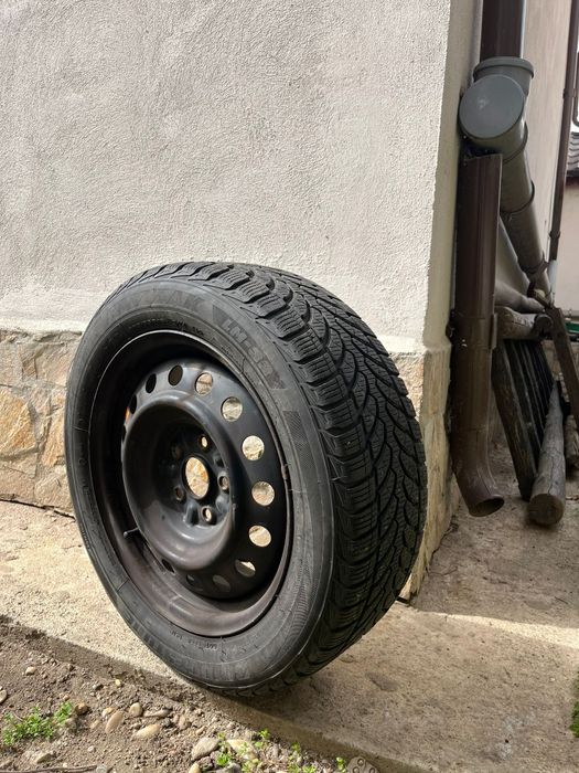 Set de 4 cauciucuri de iarna cu jante Bridgestone Blizzak LM-32