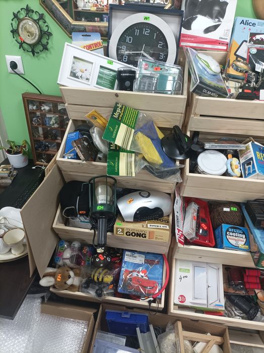 2 бр Стелажи  с декоративни касетки