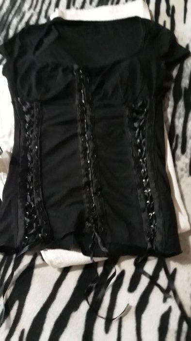 Комплект/Бели дънки/Тениска/Боди/Колан